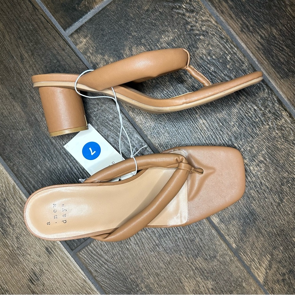 Block Heel Sandals tan size 7 NWT